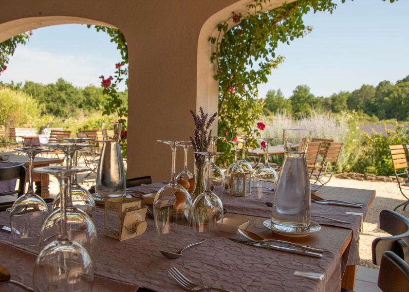 Auvergne-Rhone-Alpes Vallon-Pont-d'Arc food and beverages