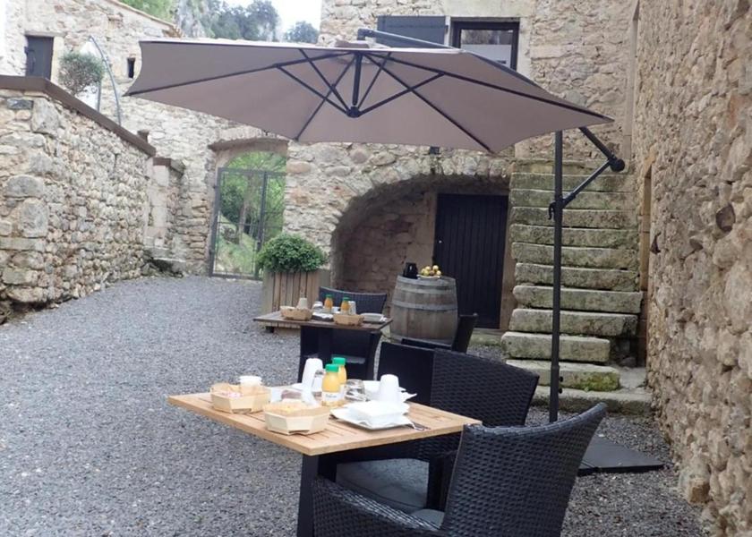 Auvergne-Rhone-Alpes Vallon-Pont-d'Arc food and beverages