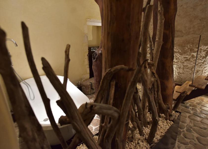 Auvergne-Rhone-Alpes Vallon-Pont-d'Arc shower