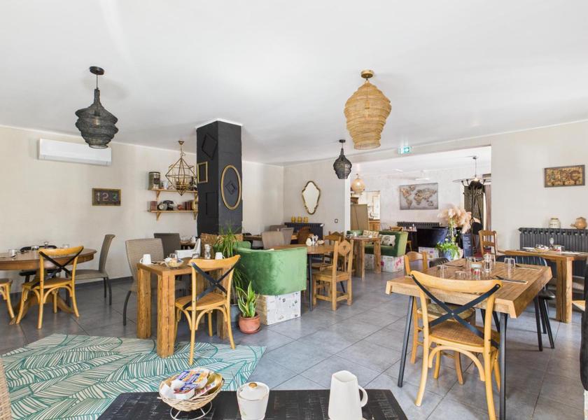 Auvergne-Rhone-Alpes Vallon-Pont-d'Arc food and beverages