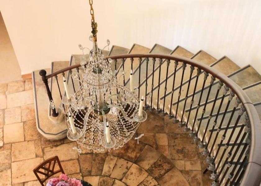 Auvergne-Rhone-Alpes Vallon-Pont-d'Arc lobby