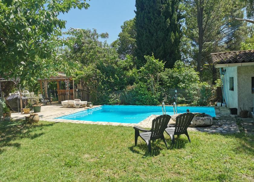 Occitanie Villeneuve-les-Avignon swimming pool