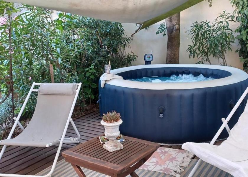 Occitanie Villeneuve-les-Avignon Pool