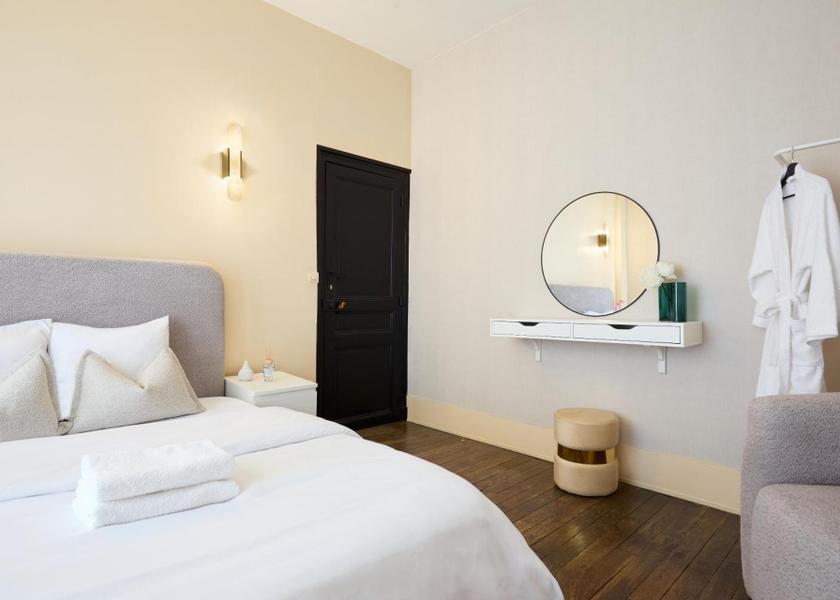 Ile-de-France Villeneuve-Saint-Georges Deluxe Queen Room