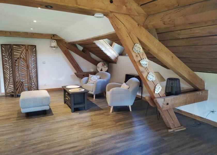 shared lounge/tv area