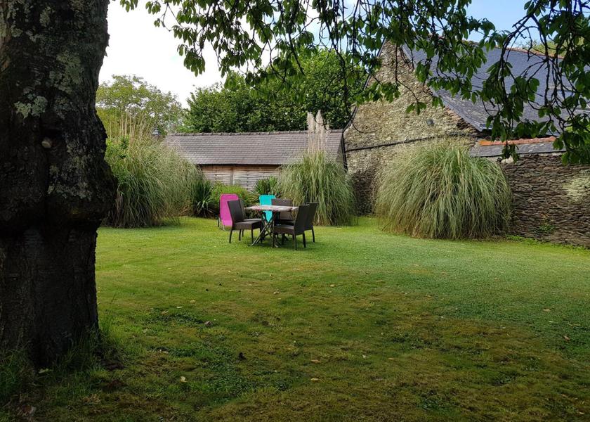 Brittany Rochefort-en-Terre garden