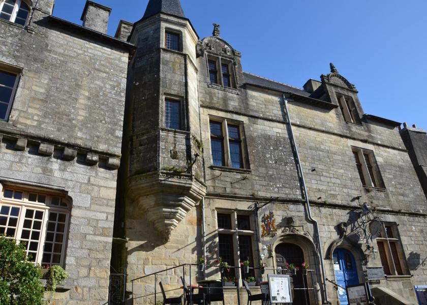 Brittany Rochefort-en-Terre entrance