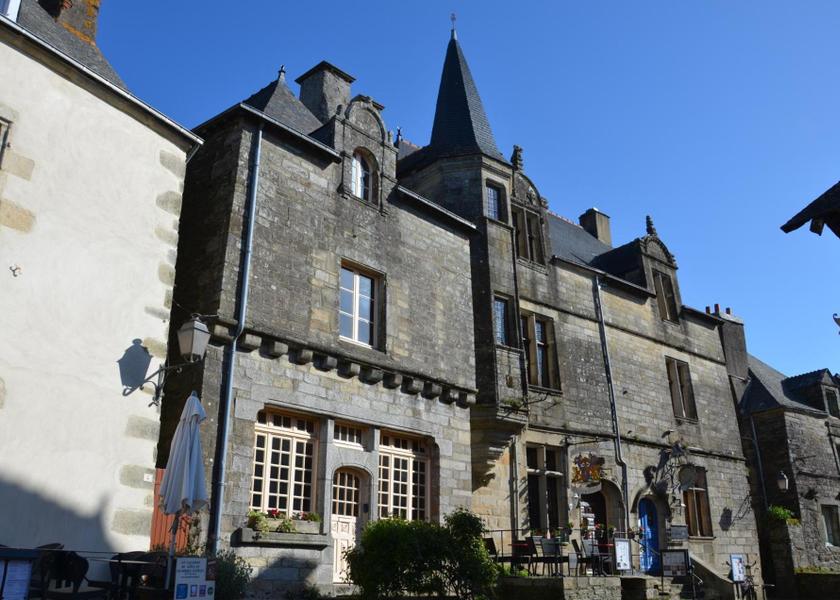 Brittany Rochefort-en-Terre entrance