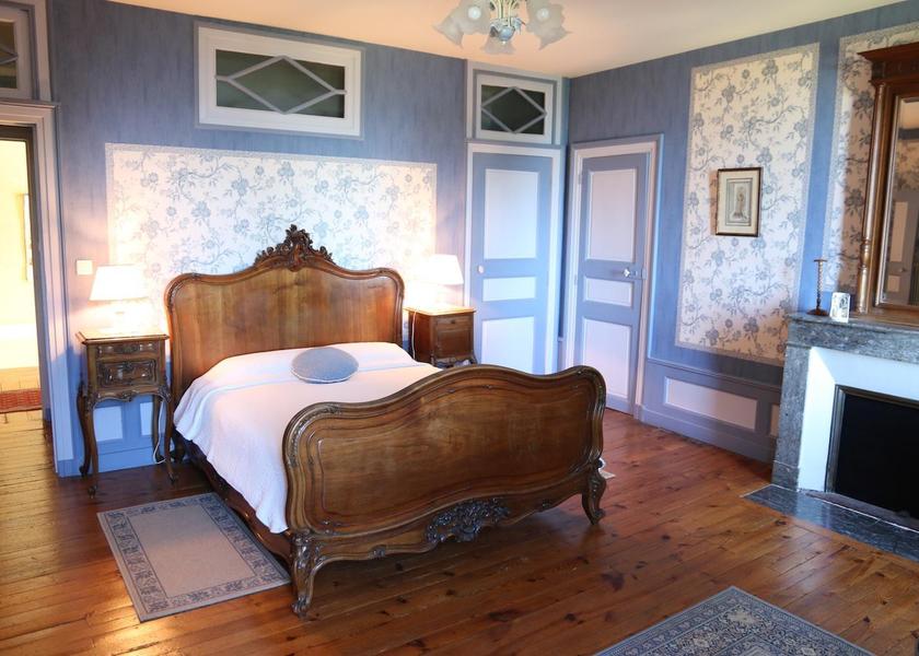 Auvergne-Rhone-Alpes Royat Triple Room with Private Bathroom