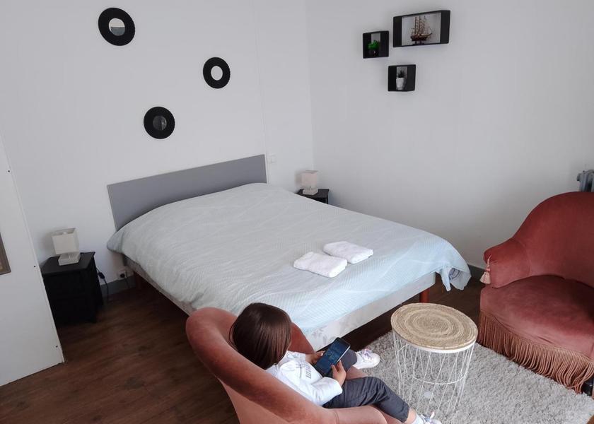 Auvergne-Rhône-Alpes Thiers Double Room with Private Bathroom