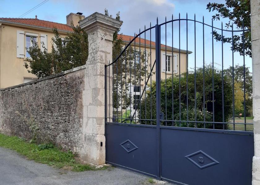 Nouvelle-Aquitaine Cabariot entrance