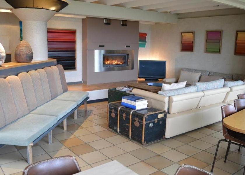 shared lounge/tv area