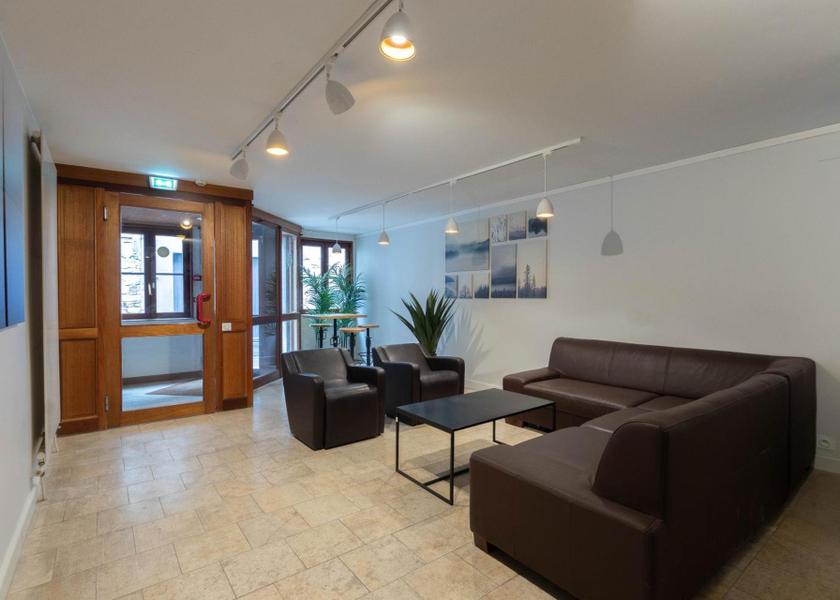 Bourgogne-Franche-Comte Tournus shared lounge/tv area
