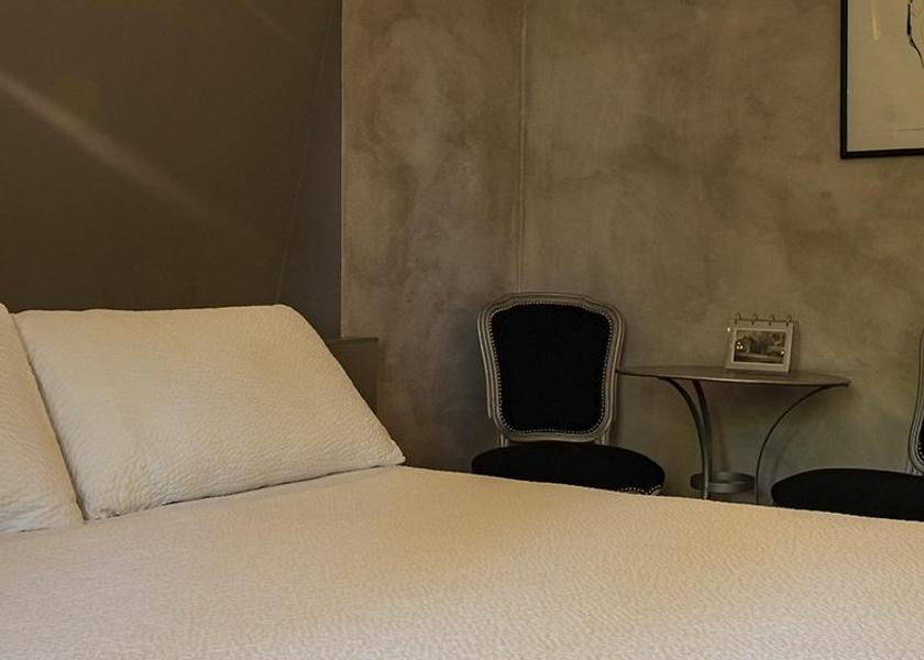 Bourgogne-Franche-Comte Tournus Chambre 11-Double-Confort-Douche