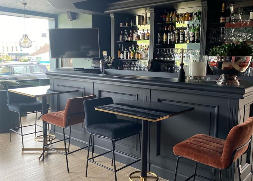Hauts-de-France Wimereux Bar (on property)