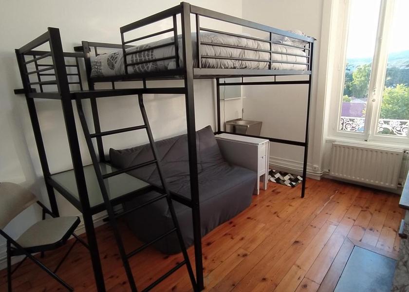 Auvergne-Rhône-Alpes Saint-Chamond Economy Quadruple Room