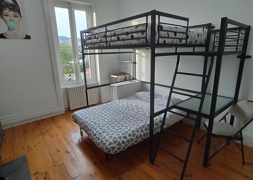 Auvergne-Rhône-Alpes Saint-Chamond Economy Quadruple Room