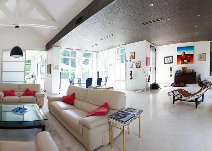 shared lounge/tv area