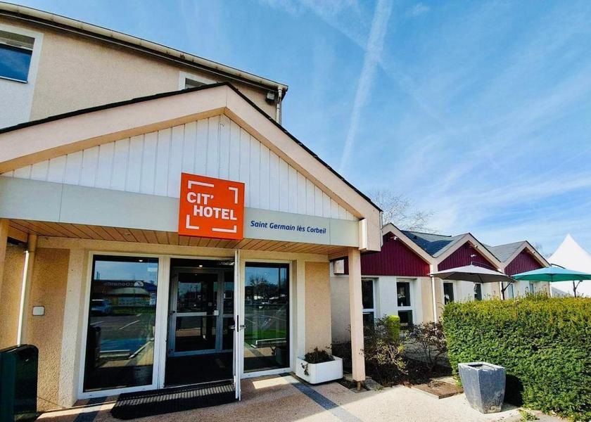 Ile-de-France Saint-Germain-Les-Corbeil entrance