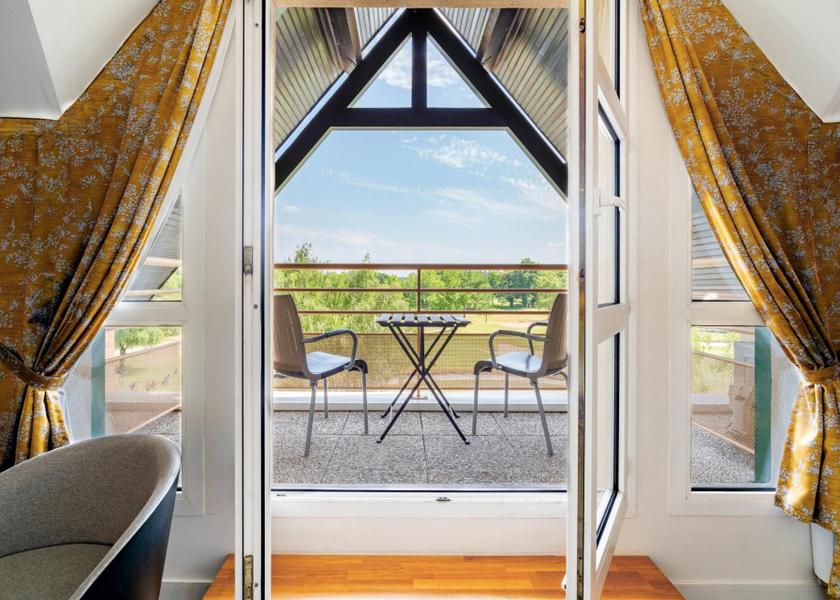 Centre-Loire Valley Saint-Cyr-en-Val Privilege Triple Room with Terrace