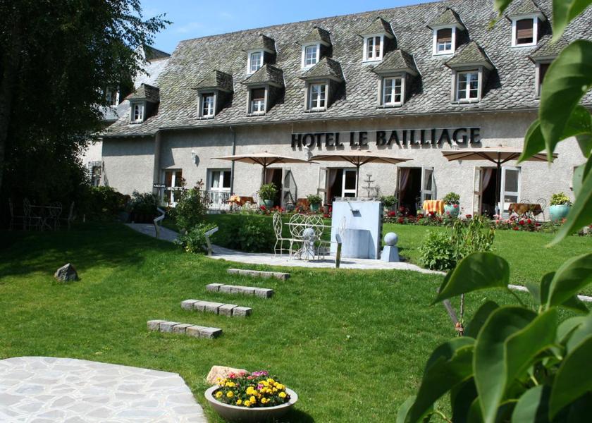 Auvergne-Rhône-Alpes Salers garden