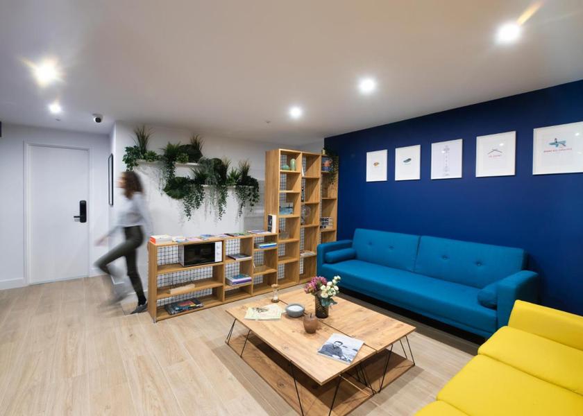 Occitanie Sète shared lounge/tv area