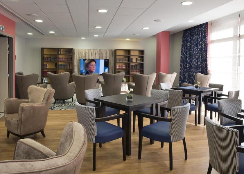 Occitanie Sète shared lounge/tv area