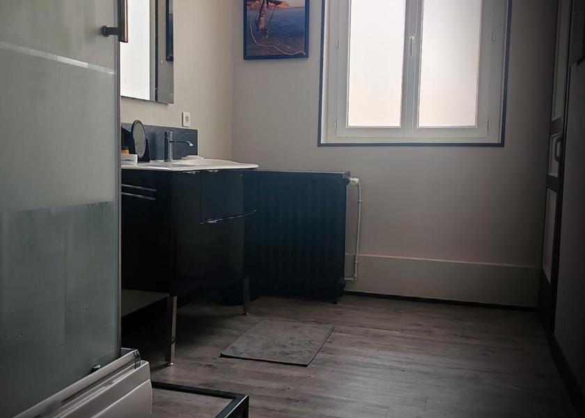 Normandy Bolbec bathroom