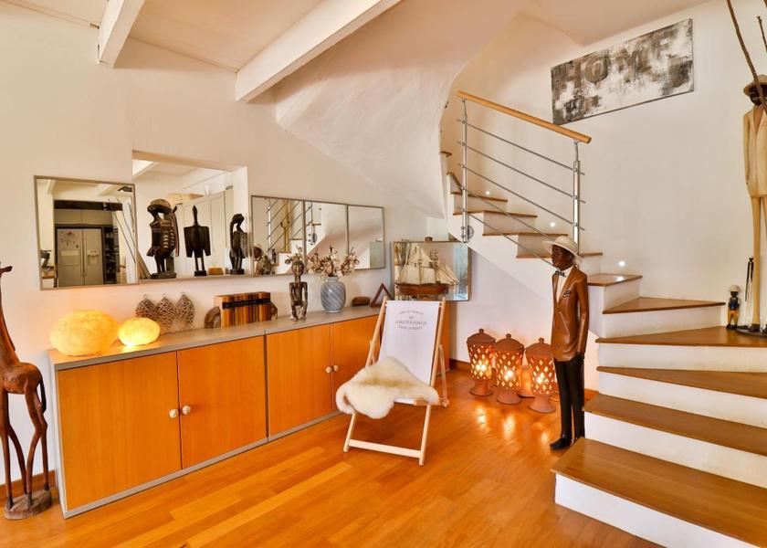 shared lounge/tv area