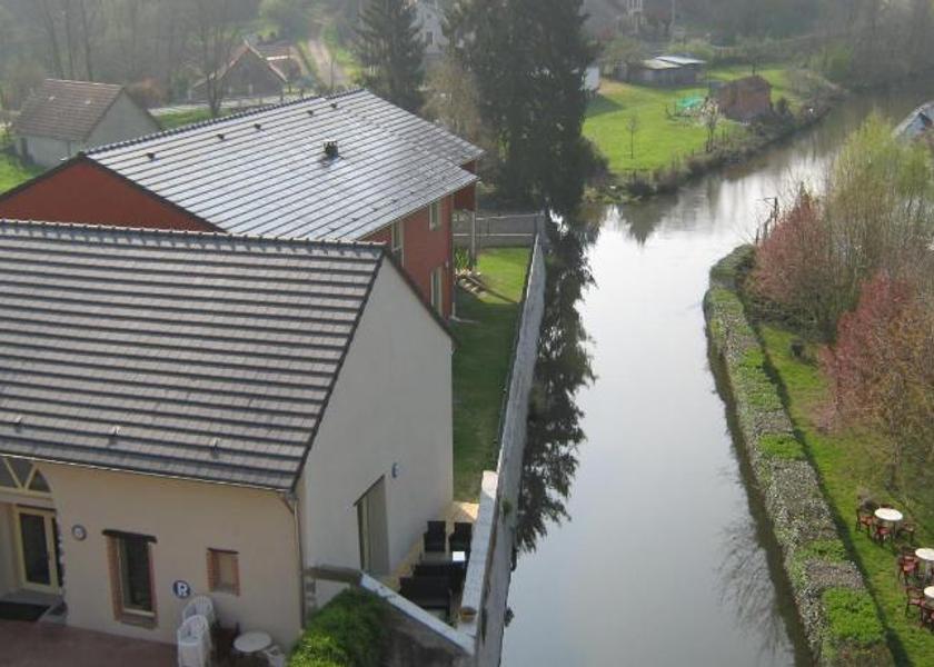 Auvergne-Rhône-Alpes Lapalisse Exterior view