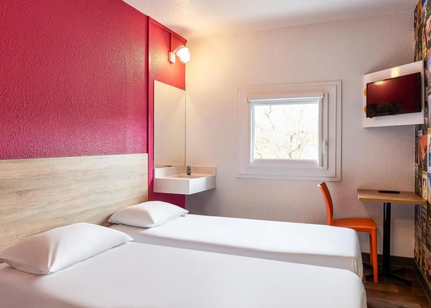 Centre-Loire Valley Le Coudray Side-Car Room with Shared Bathroom