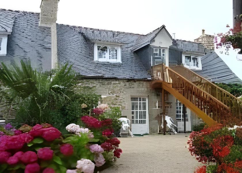 Brittany Louannec exterior view