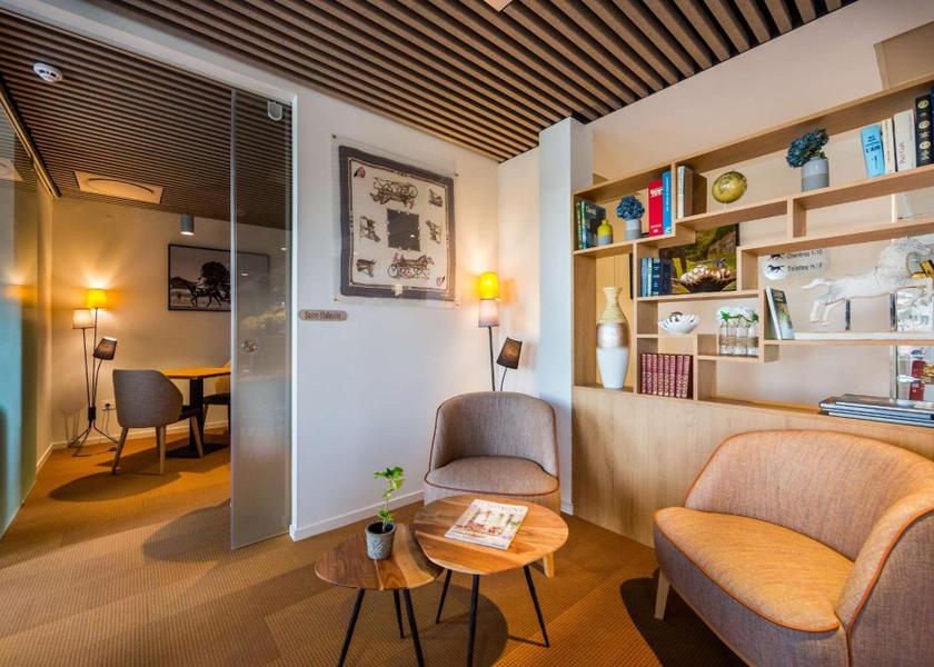 Brittany Ploërmel lobby