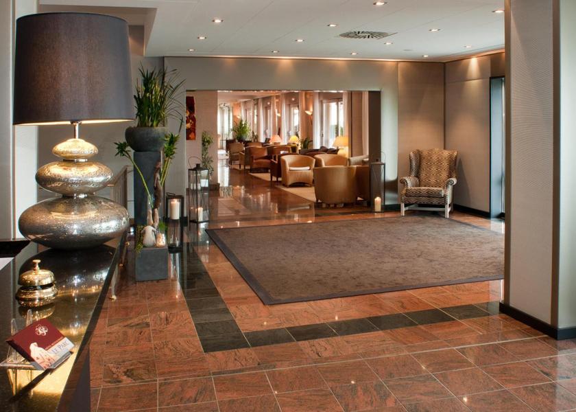 Grand Est Saint-Hippolyte lobby
