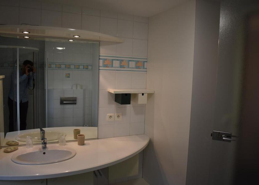 Grand Est Saint-Hippolyte bathroom