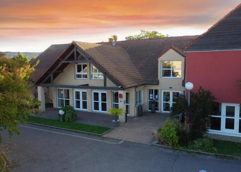 Normandy Saint-Marcel entrance