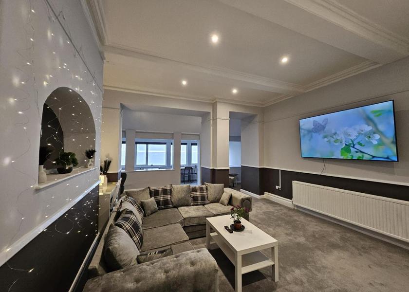 England Looe shared lounge/tv area