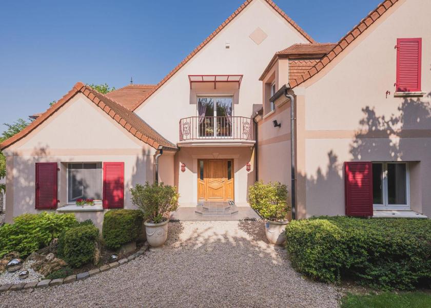 Ile-de-France Chessy exterior view