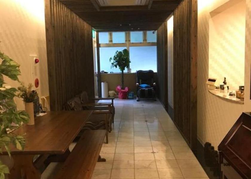 Chiba Chiba Lobby