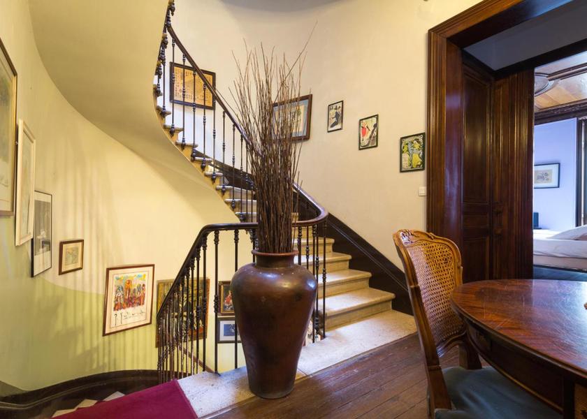 shared lounge/tv area