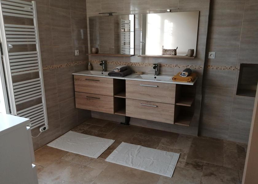 Nouvelle-Aquitaine Blaye bathroom