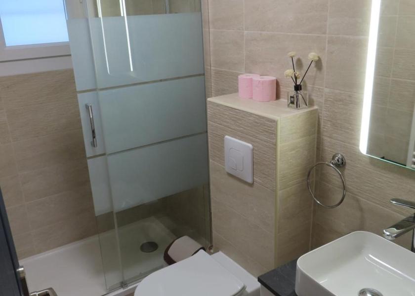 Île-de-France Bondy Double Room with Private Bathroom