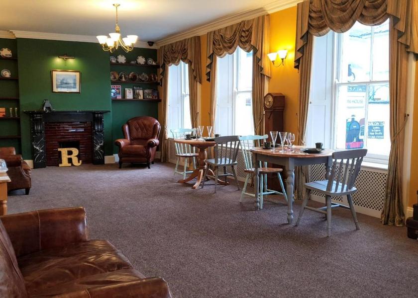 England South Brent shared lounge/tv area
