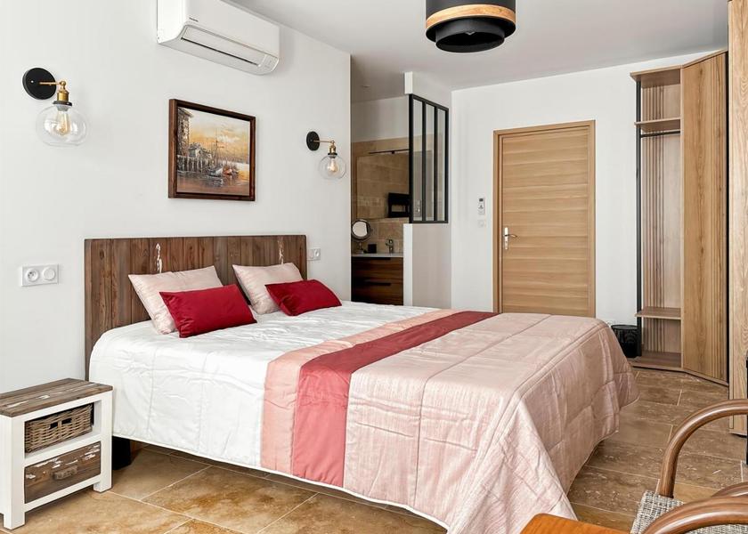 Provence-Alpes-Côte d'Azur Chateaurenard Deluxe Double Room with Shower