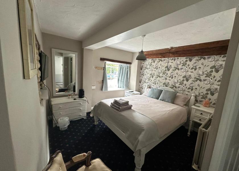 England Wotton-under-Edge Double Room with Private Bathroom