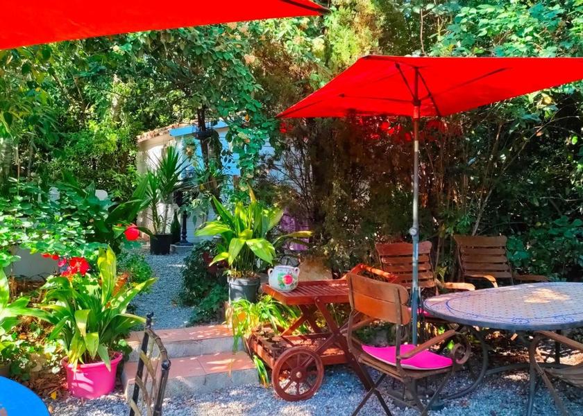 Occitanie Durfort-et-Saint-Martin-de-Sossenac garden