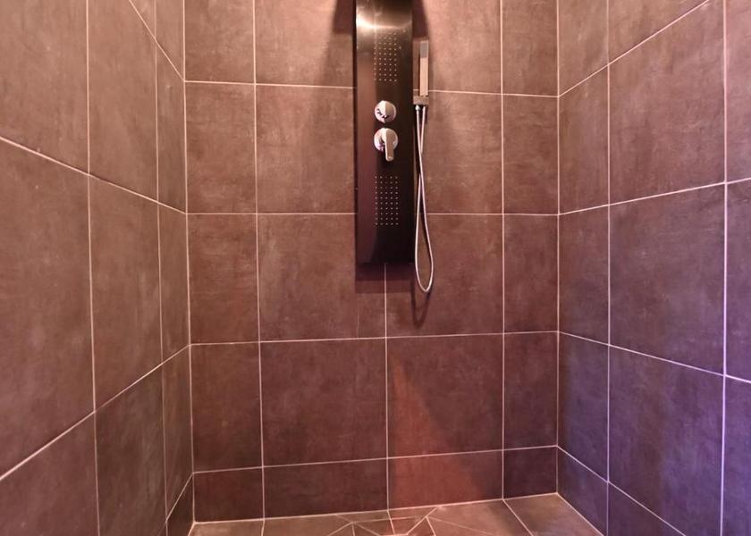 Nouvelle-Aquitaine Floirac bathroom