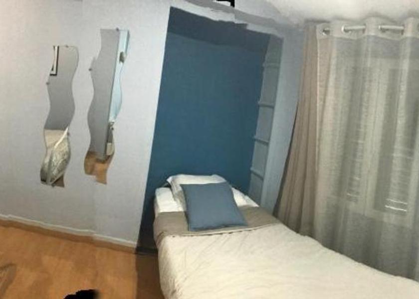 Auvergne-Rhone-Alpes Lezoux Triple Room with Shower