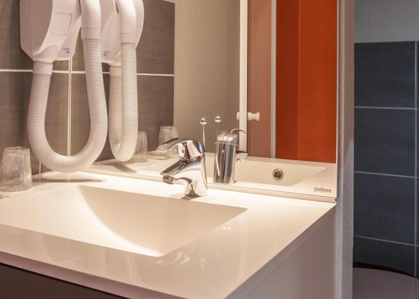 Auvergne-Rhone-Alpes Lezoux Superior Single Room