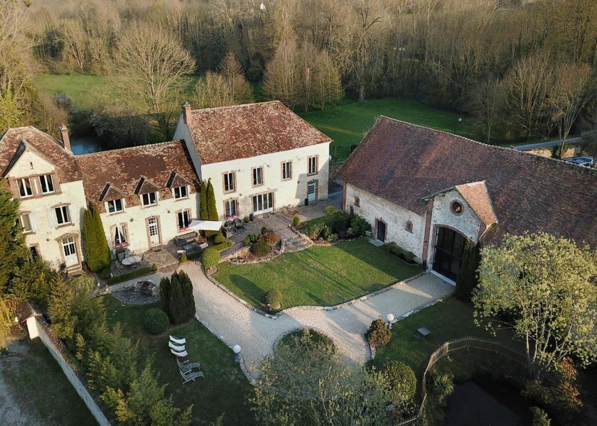Centre-Loire Valley Bleury-Saint-Symphorien exterior view